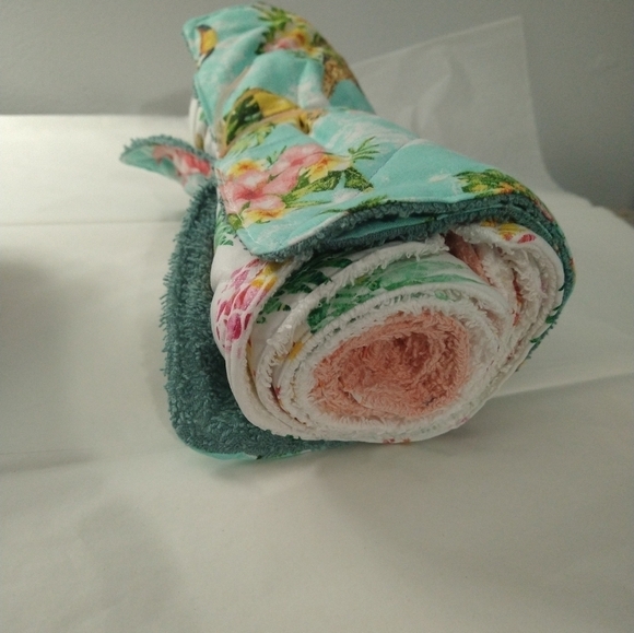 8 pack handcrafted in paper towels. Rainforest themed.10"X10" size New - Picture 3 of 10